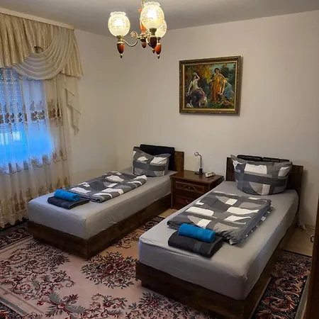 Kraichgau # 3-zkb Mit Balkon Im Eg, Monteurzimmer Apartamento